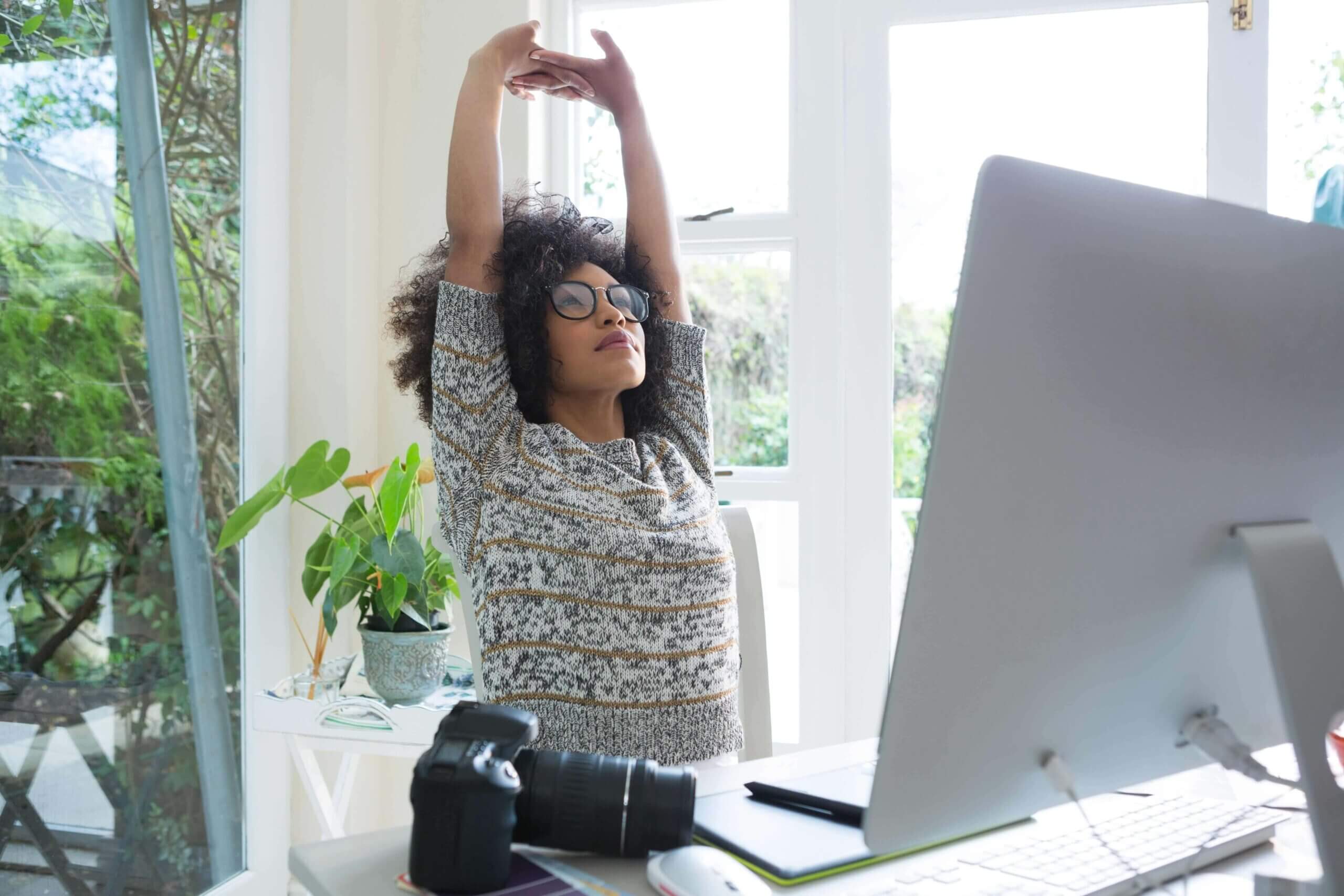Do you sit at a desk most of the day? Here’s how to stay active during the 9-5!